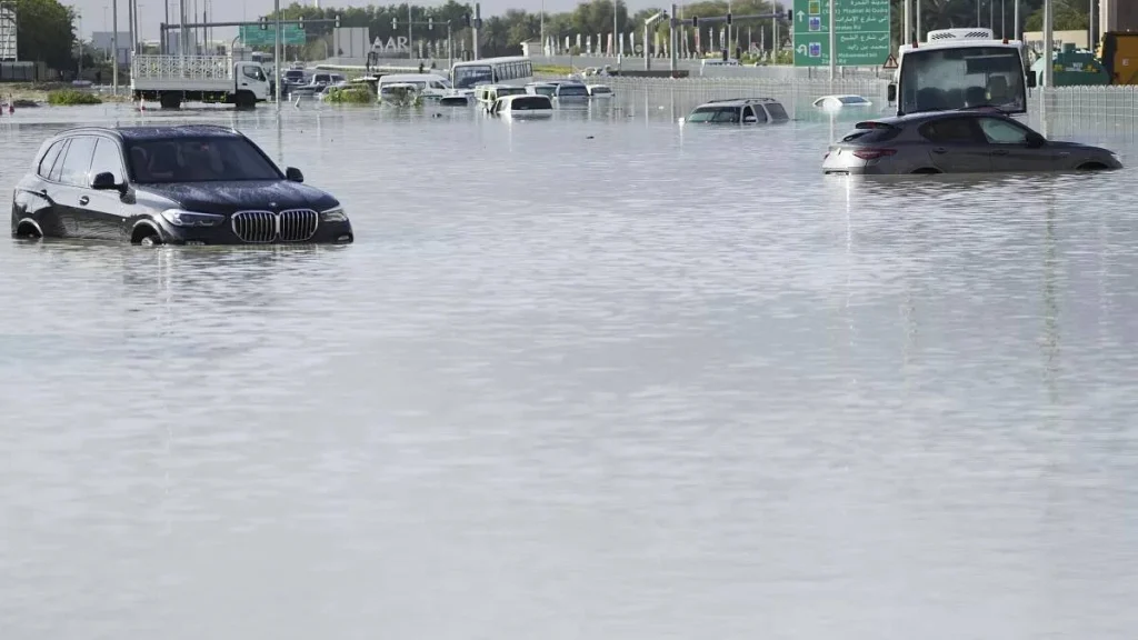 Cómo se forma la lluvia artificial en Dubái 