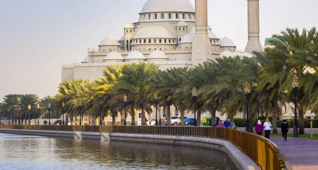 Cómo es Sharjah, la ciudad "melliza" de Dubái 