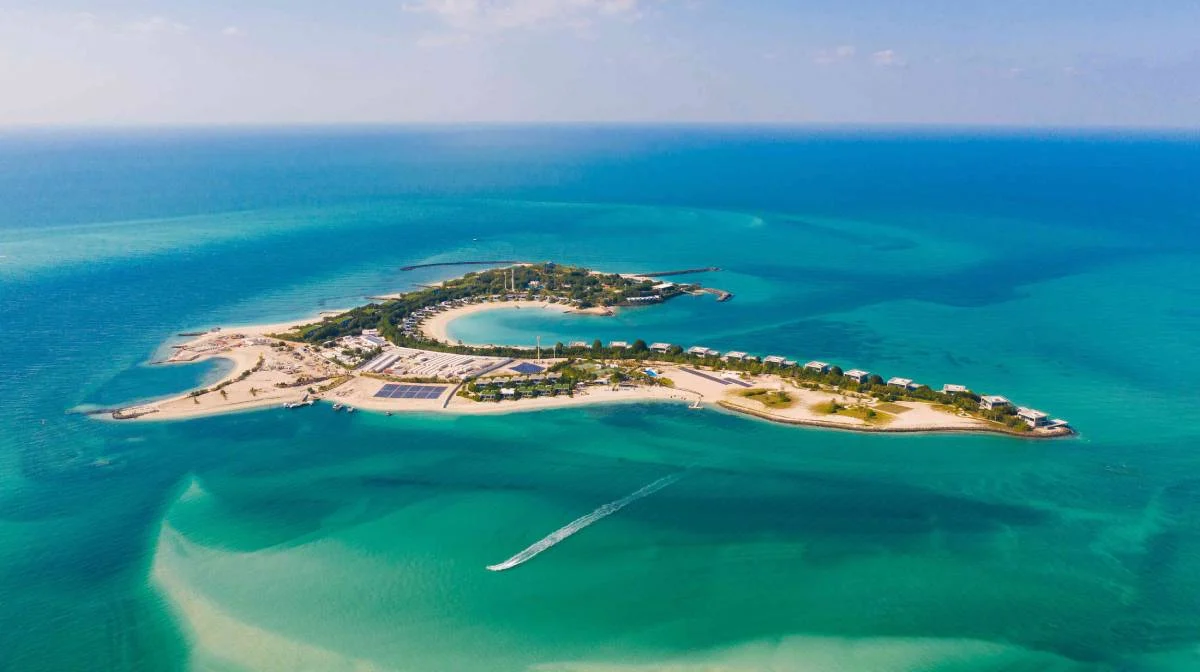 Nurai Island, descubre cómo la exclusividad absoluta de este paraíso privado redefine el lujo en inversión.