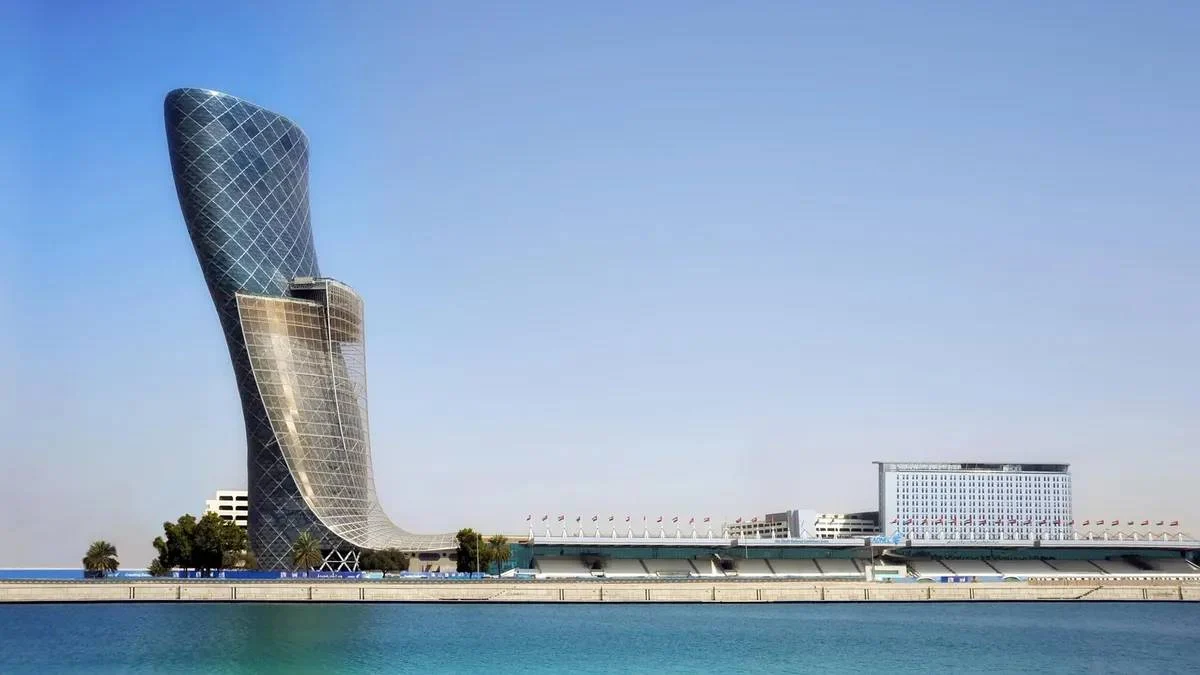 Capital Gate: invertir a la sombra del icónico hito arquitectónico que atrae negocios y prestigio al corazón de la capital