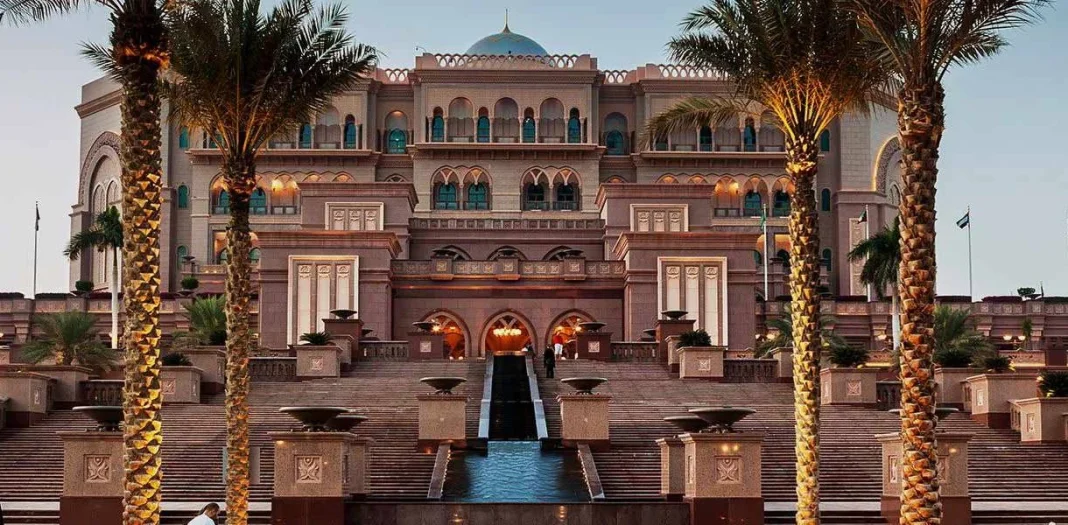 Precious stones on the ceiling and endless corridors: This is the most expensive hotel in Abu Dhabi