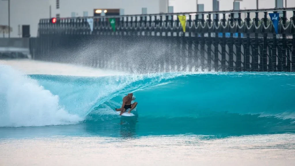 Las olas más grandes del mundo: el surf tendrá su espacio en Abu Dabi