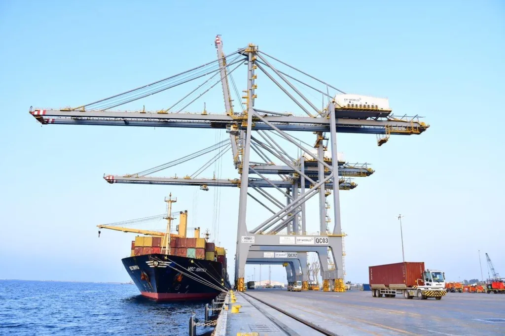 LA ESTRATEGIA MARÍTIMA DE DP WORLD Y AD PORTS EN ÁFRICA