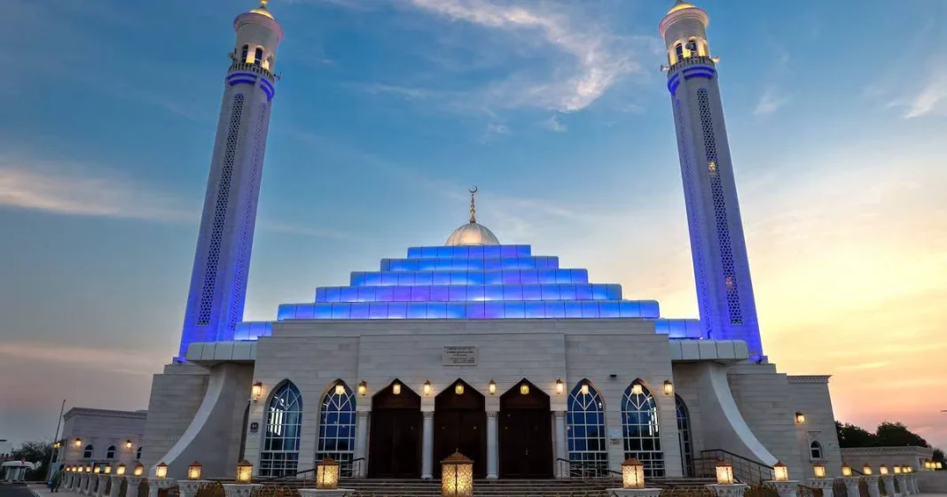 La Mezquita Azul de Abu Dabi, el destino perfecto para un viaje inolvidable