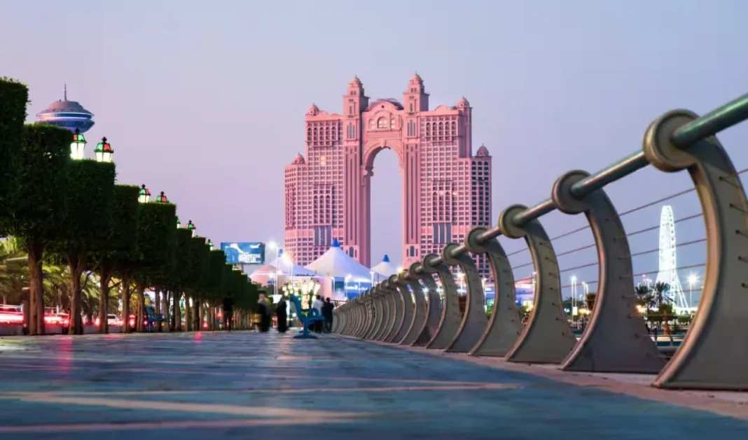 Corniche Road el corazón de Abu Dhabi para turismo e inversiones estratégicas