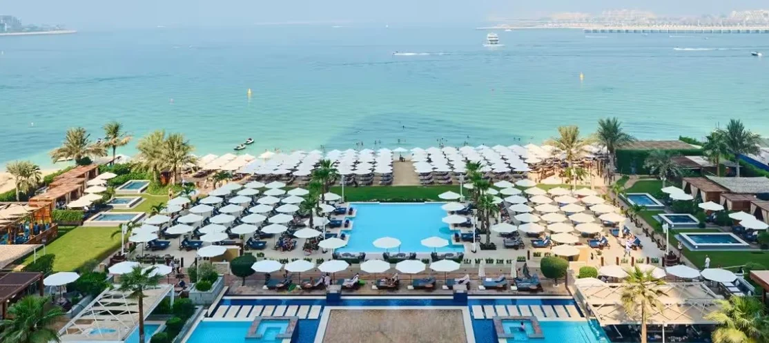Sol, unicornios y cocina asiática: Por qué Azure by Rixos Dubai JBR es puro disfrute