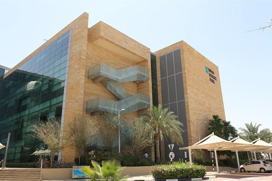 Explora la innovación y disfruta de alto rendimiento en Dubai Science Park