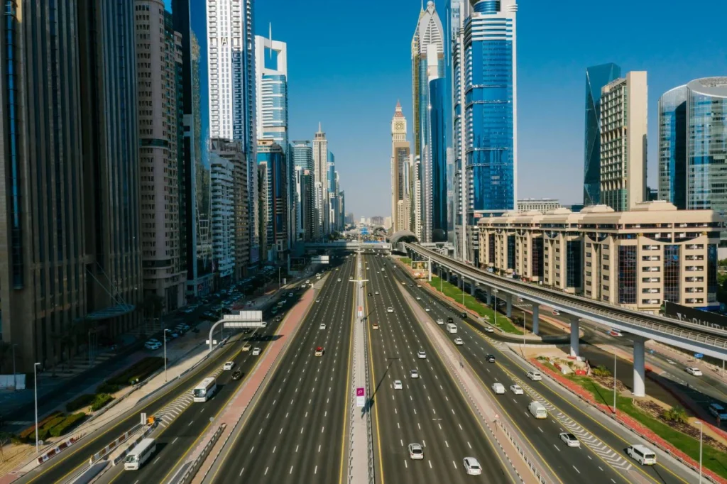 Por qué es importante que Sheikh Zayed Road y Al Jaddaf posean tierras de propiedad absoluta