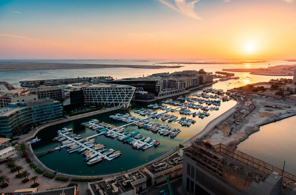 INVESTING IN AL BATEEN: REAL ESTATE WITH VIEWS OF THE PERSIAN GULF AND GUARANTEED RETURNS