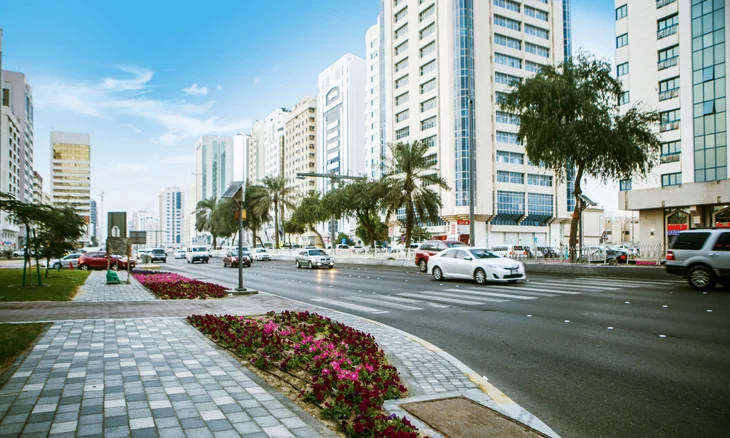 Al Karamah: Invierte en apartamentos con demanda estable en un distrito céntrico y bien comunicado de Abu Dabi