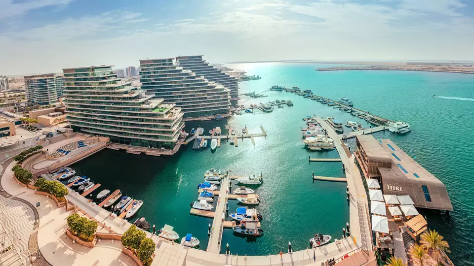 Asegura rentabilidad con vistas a la marina en la vibrante costa de Al Bandar, Abu Dabi