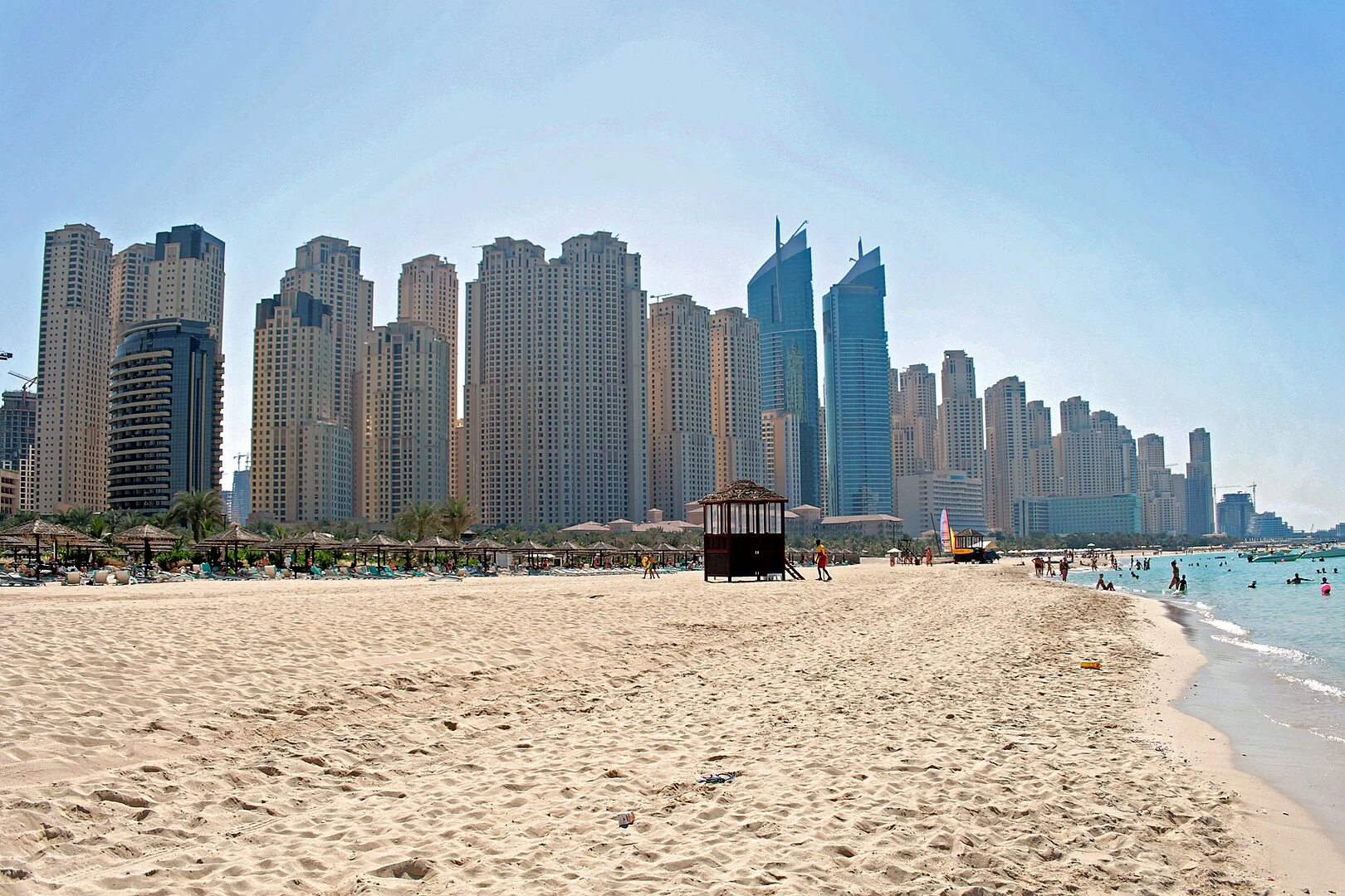 Jumeirah Beach Residence (JBR): cómo su acceso a la playa y ocio se traduce en un motor constante de alquileres vacacionales en dubai