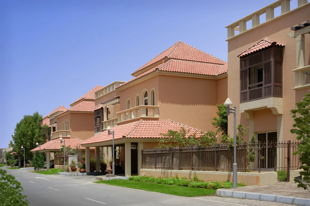 Sas Al Nakhl Village: Una inversión conservadora y fiable en una comunidad cerrada de prestigio comprobado