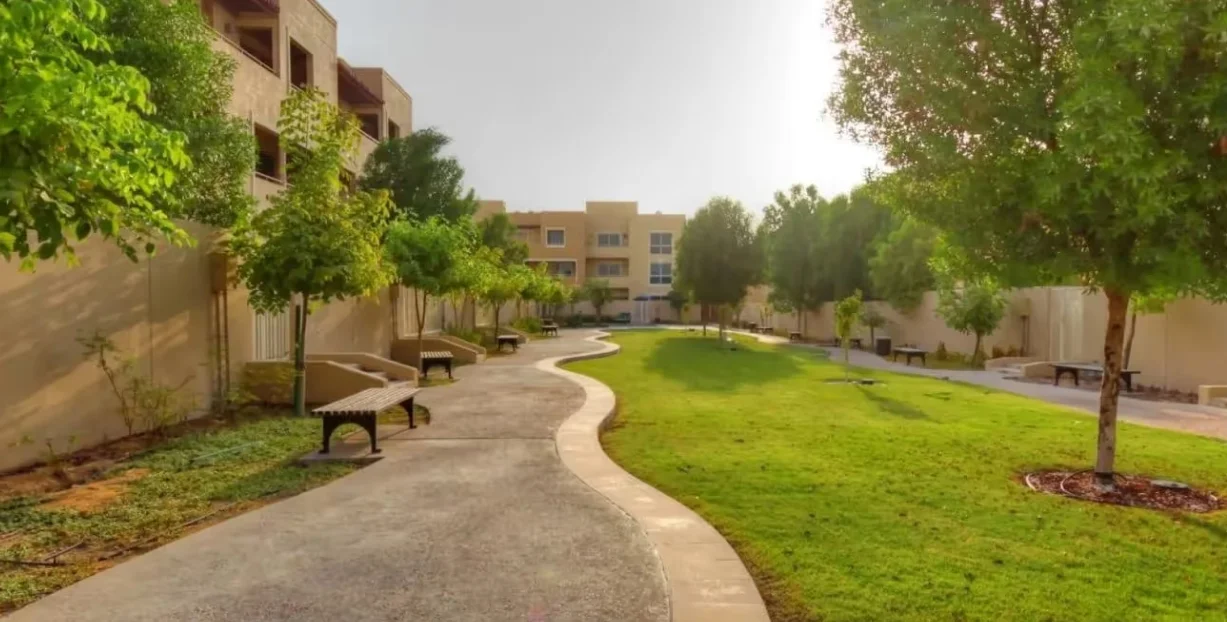 Al Raha Gardens (Comunidades internas): Una apuesta segura por la vida comunitaria, con una demanda de alquiler constante por parte de familias expatriadas y locales.