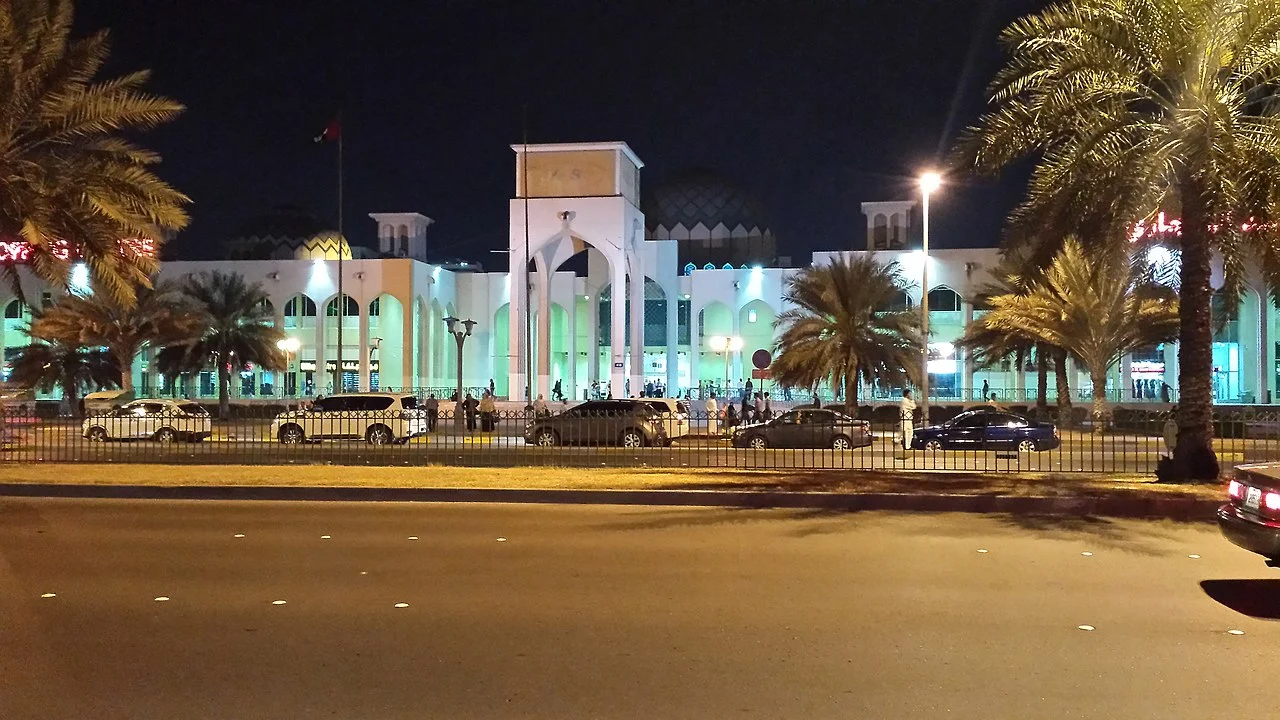 Madinat Zayed (Centro): El tesoro escondido del viejo Abu Dabi, invertir en edificios con potencial de renovación en el corazón comercial tradicional