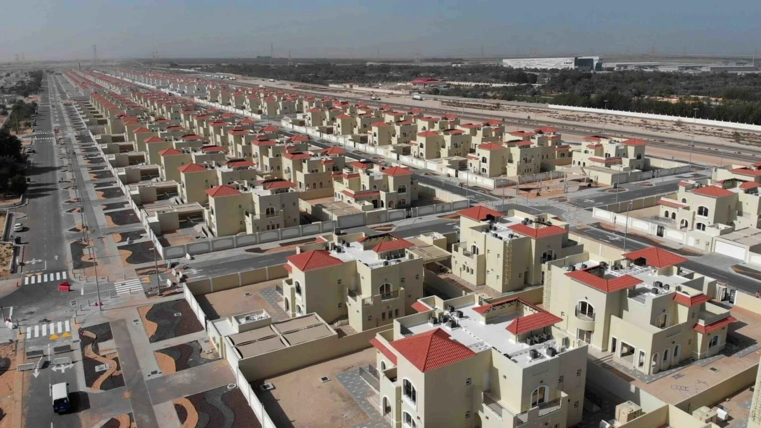 Al Samha: La fórmula estratégica para capitalizar el corredor Abu Dabi-Dubái con una inversión de bajo coste inicial