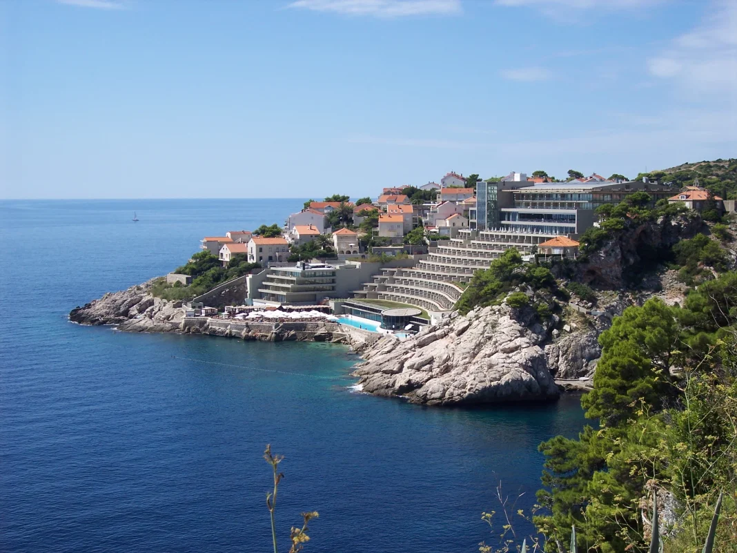 Rixos Marina Abu Dhabi: el todo incluido marítimo con pileta infinita al skyline