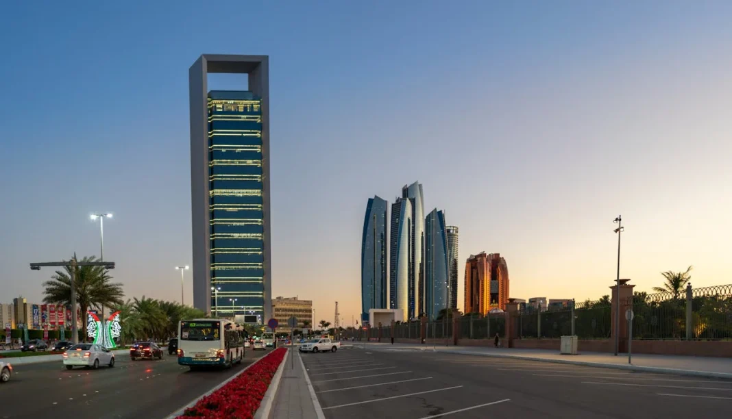 Abu Dhabi Announces Emergency Measures to Protect Tourism and Will Cover Stays for Foreign Visitors Abu Dabi anuncia medidas de emergencia para proteger el Turismo y costeará estancias a extranjeros