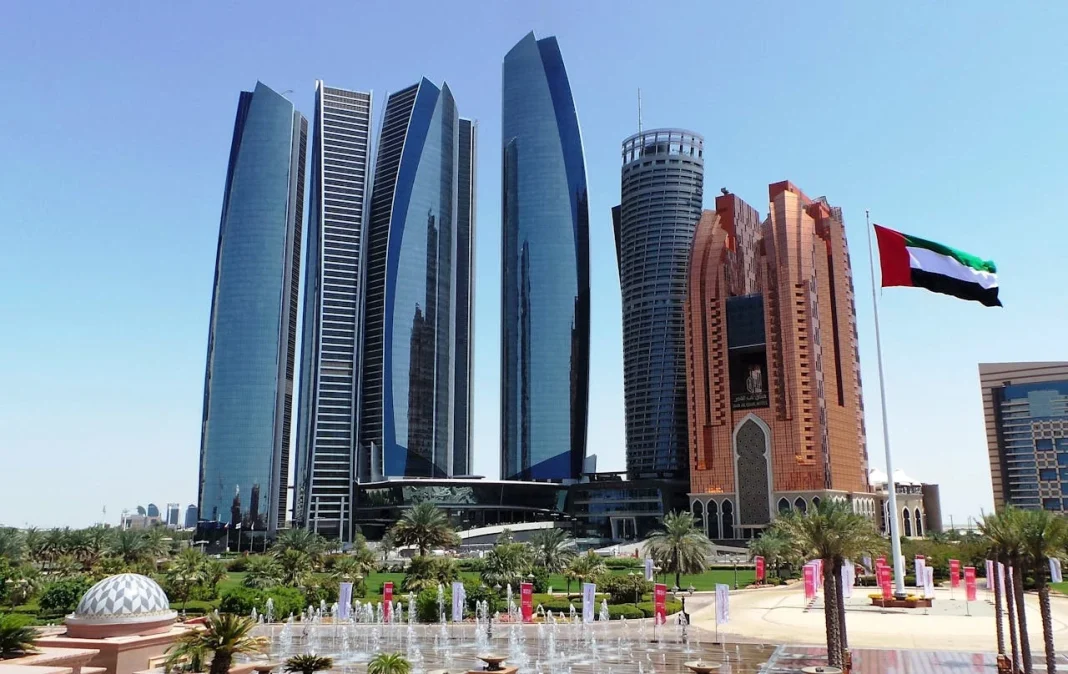 Abu Dhabi Says Goodbye to Oil: Non-Oil Sectors Now Generate 54% of Its Wealth Abu Dabi dice adiós al petróleo: Los sectores no petroleros ya generan el 54% de su riqueza
