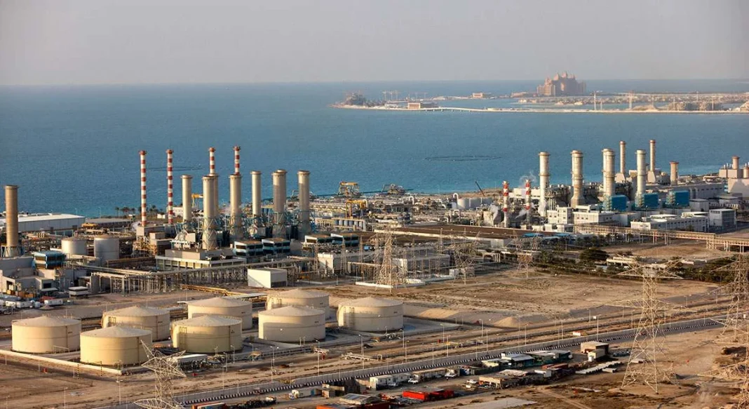 El ambicioso plan económico de Abdulla bin Touq Al Marri para duplicar el PIB no petrolero de los Emiratos Árabes Unidos en tiempo récord El ambicioso plan económico de Abdulla bin Touq Al Marri para duplicar el PIB no petrolero de los Emiratos Árabes Unidos en tiempo récord