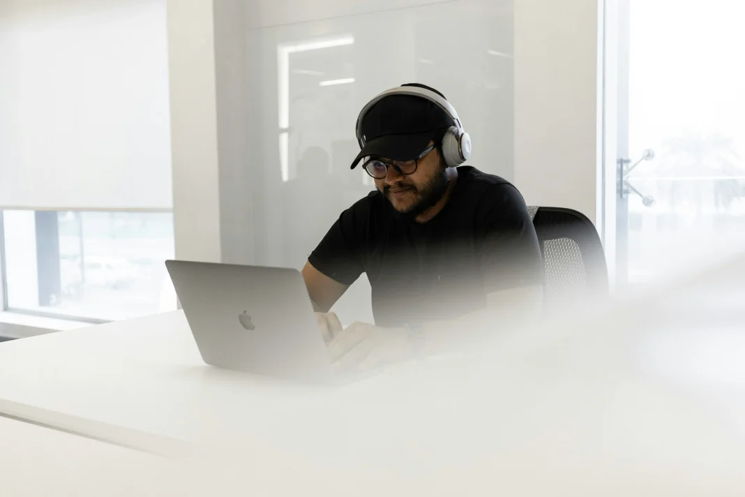 El drama del desempleo tech en Dubái: dos años buscando mientras los ‘vibe coders’ ganan dinero desempleo tech Dubái