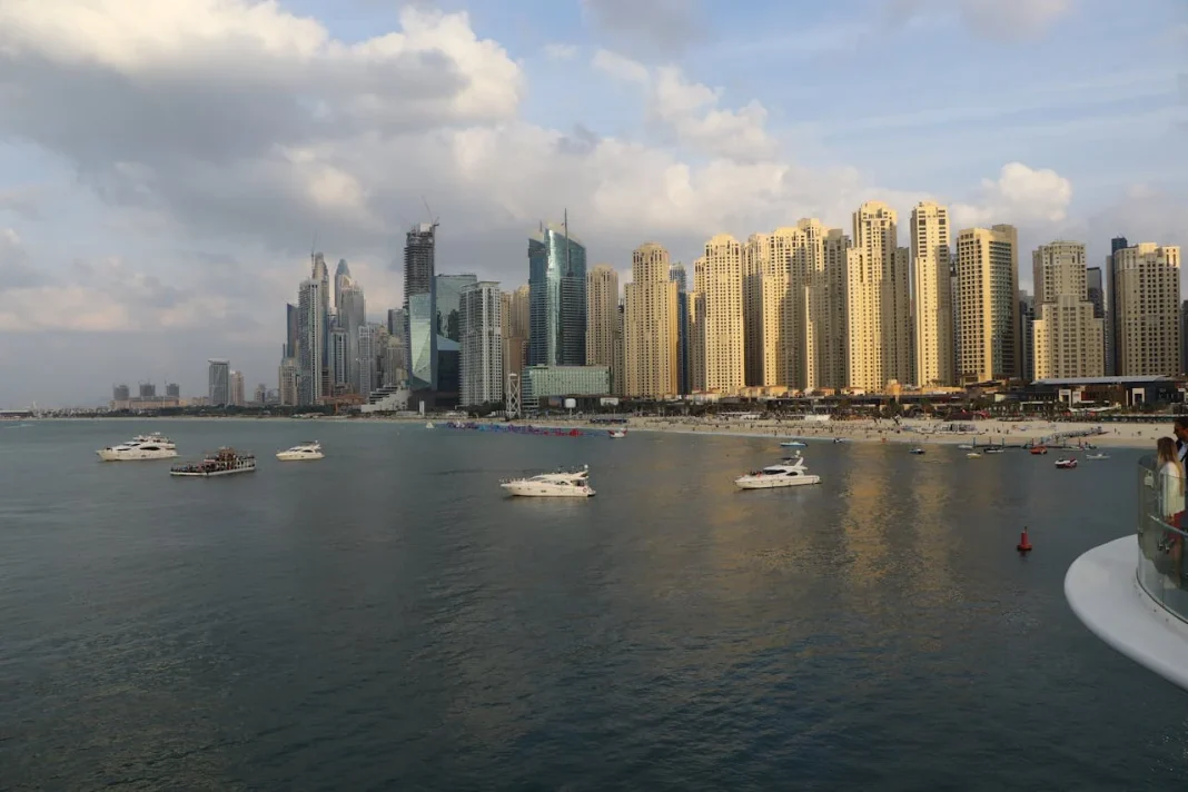 Deudas de 15.000 AED al trabajar en Dubái: la precariedad que lleva al riesgo de suicidio Deudas de 15.000 AED al trabajar en Dubái: la precariedad que lleva al riesgo de suicidio