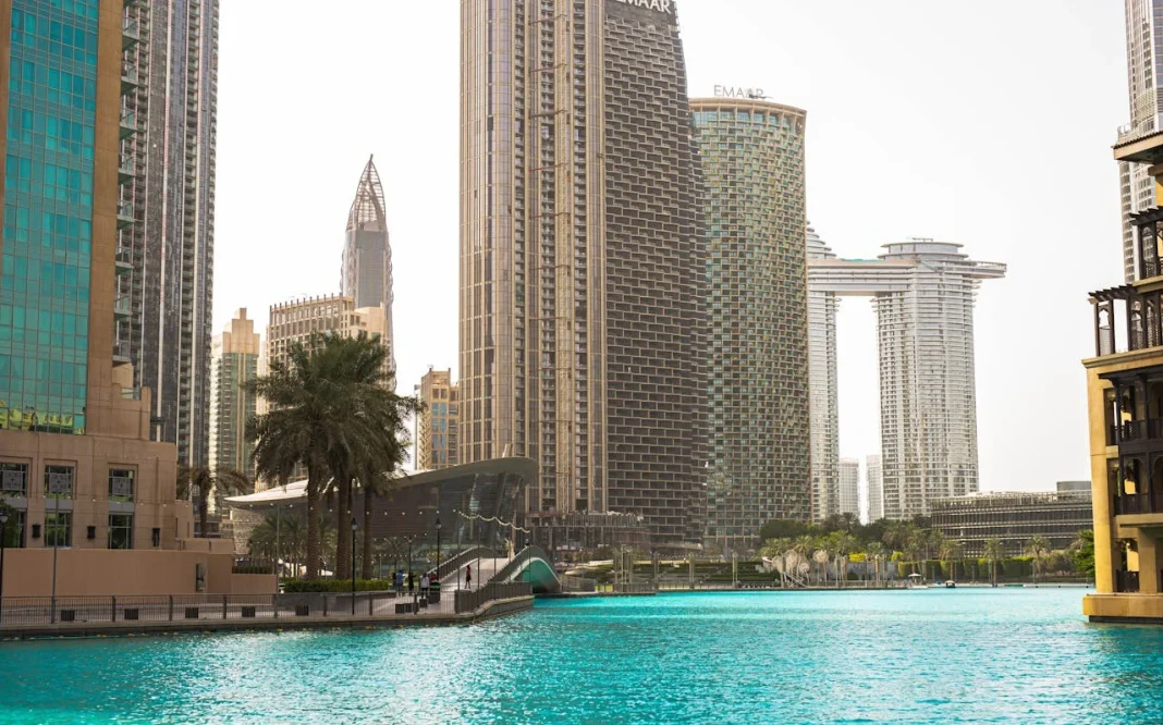 Foreign Investment in Dubai: DFZA’s New Residency Visas Attracting Global Capital Las recientes modificaciones normativas en los centros de negocios de los Emiratos Árabes Unidos abren un escenario sin precedentes para las fortunas internacionales. Descubra los mecanismos legales exactos que protegen el patrimonio y las nuevas facilidades operativas.