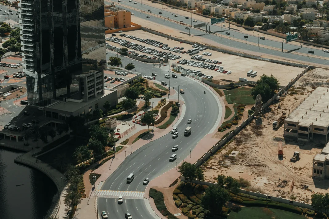 Niños encerrados en coches, casas y ascensores en Dubái: 79 rescates y cómo prevenirlos niños encerrados coche Dubai