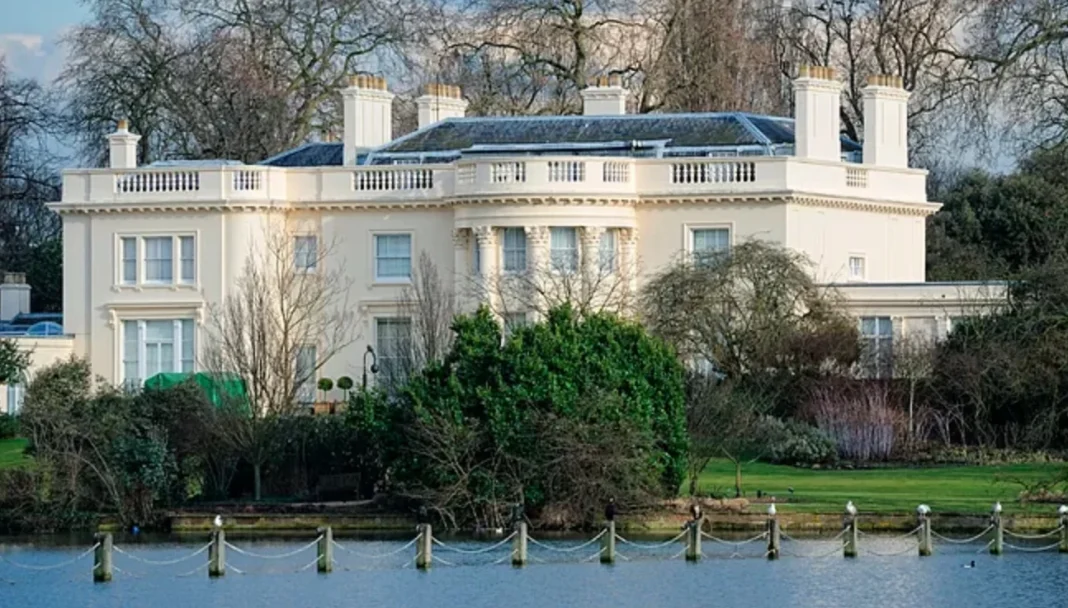 El hijo del gobernante de Dubái compra una mansión en Belgravia por 47 millones de dólares: así es la casa que nadie puede reformar El hijo del gobernante de Dubái compra una mansión en Belgravia por 47 millones de dólares: así es la casa que nadie puede reformar