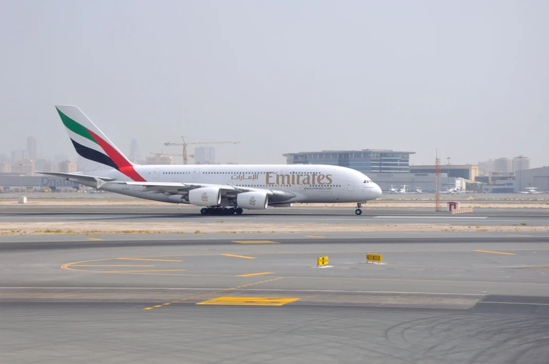 Emirates renueva 100 aviones: empleo en aviación en Dubái para 2026 Emirates renueva 100 aviones: empleo en aviación en Dubái para 2026