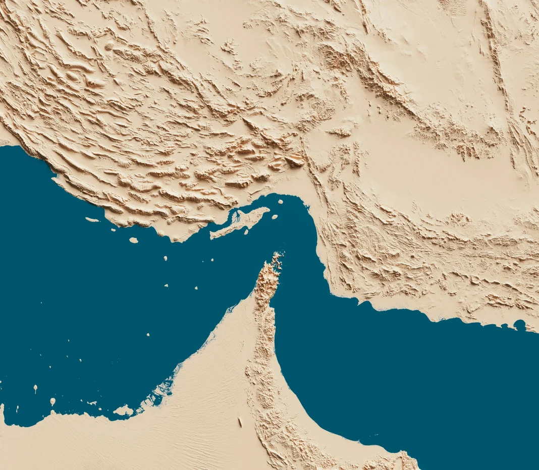 Ataque a infraestructura iraní impacta en EAU: el estrecho de Ormuz en tensión y el combustible al alza ataque infraestructura Irán impacto EAU