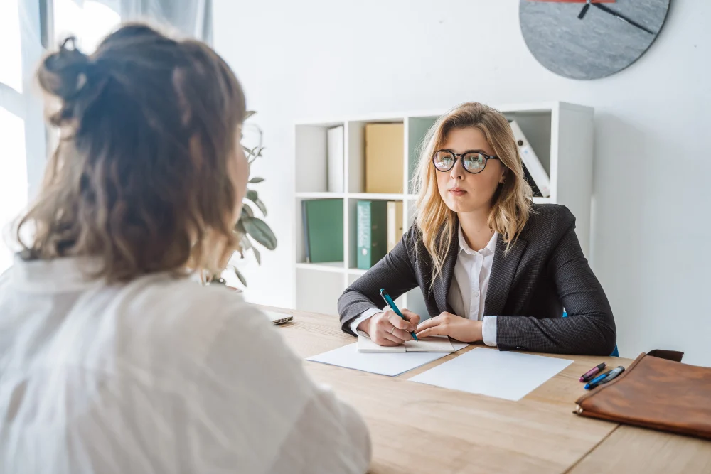 Preguntas ilegales en entrevistas en Dubái: el límite sobre embarazo que las empresas cruzan Preguntas ilegales en entrevistas en Dubái: el límite sobre embarazo que las empresas cruzan