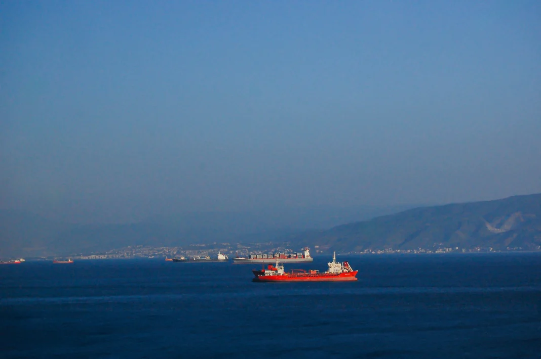 Los hutíes amenazan con atacar petroleros en el Mar Rojo: ¿subirá la gasolina en Dubái? hutíes bloqueo Mar Rojo 2026