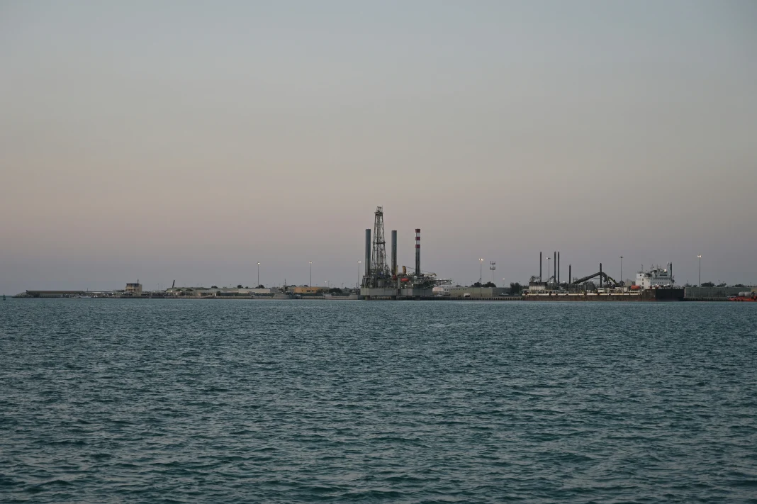 Inversión de 1.130 millones de Abu Dhabi en GNL: MidOcean Energy y EIG forman alianza estratégica inversión Abu Dhabi GNL