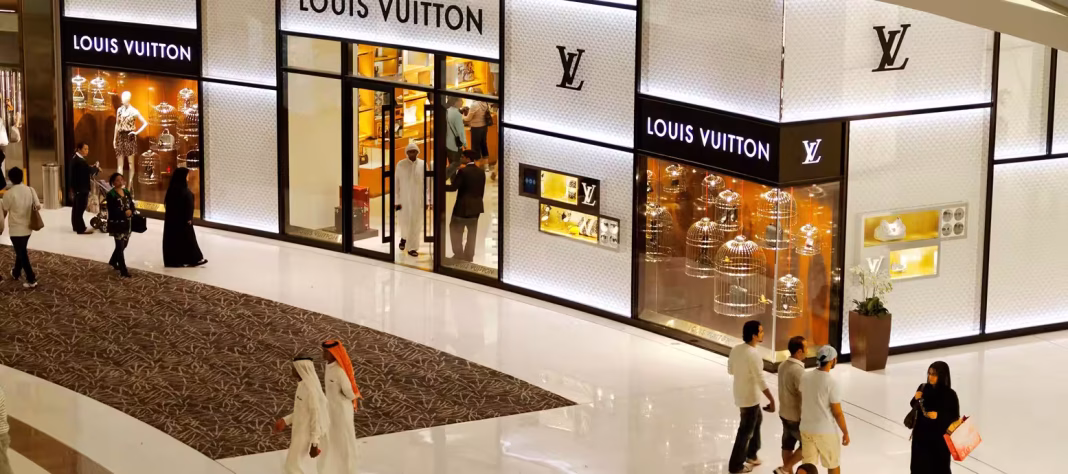 Louis Vuitton abre su primera tienda de belleza en Dubái mientras el lujo mundial busca refugio en Oriente Medio Louis Vuitton abre su primera tienda de belleza en Dubái mientras el lujo mundial busca refugio en Oriente Medio