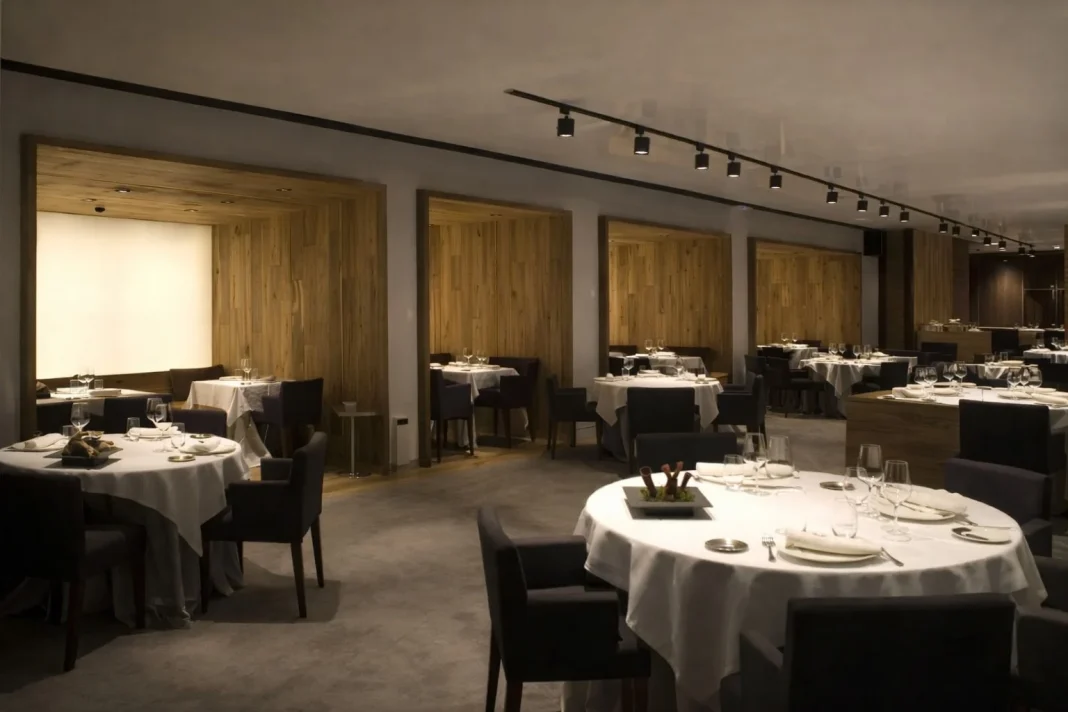 Propinas en Dubái: los restaurantes retienen hasta el efectivo que dejan los clientes Propinas en Dubái: los restaurantes retienen hasta el efectivo que dejan los clientes