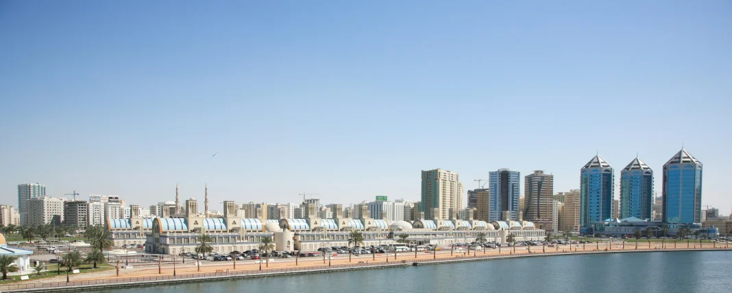 Licencia de música enn EAU: restaurantes y comercios pagarán tasas desde diciembre de 2026 licencias comerciales Sharjah