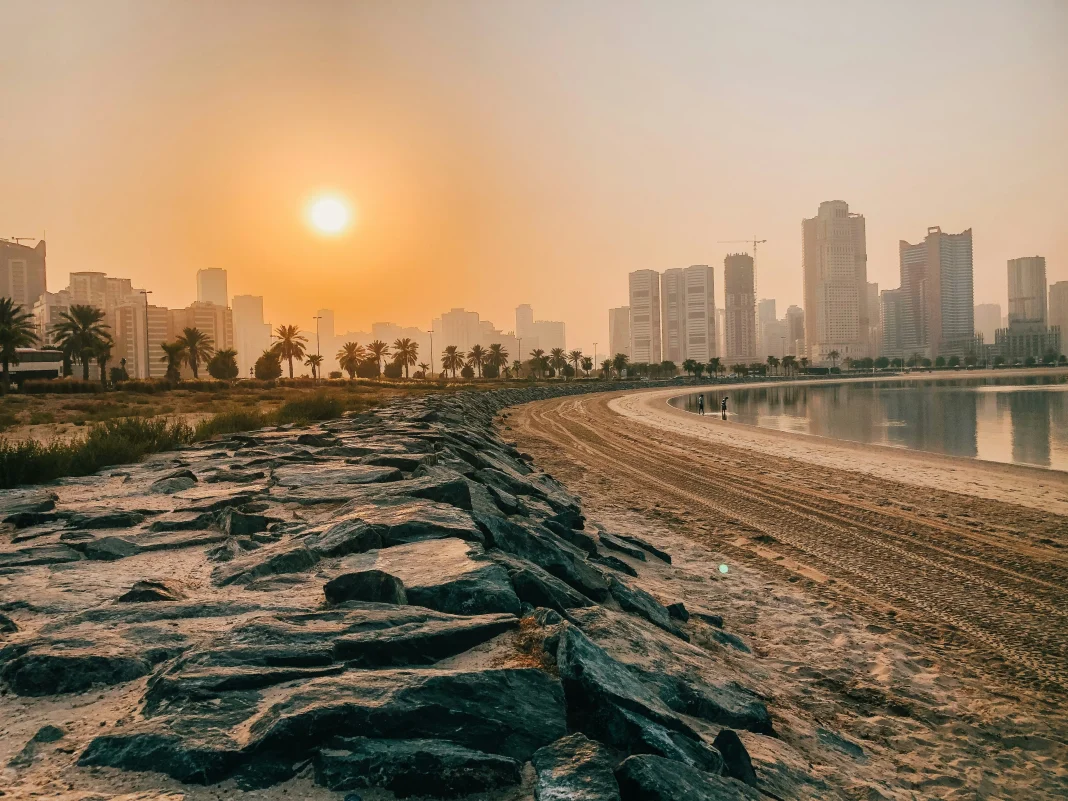 Trabajar al aire libre en Dubái con 43°C a las 8:30: la pausa del mediodía no basta trabajar al aire libre en Dubái