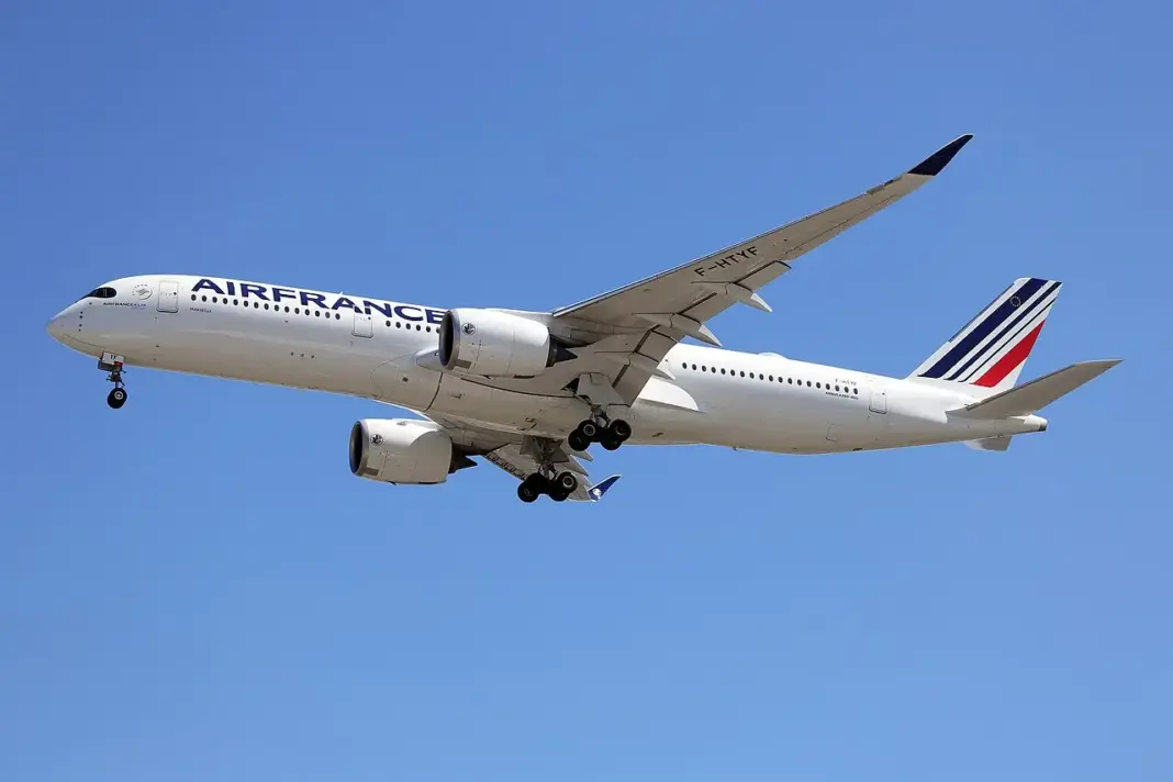 Air France vuelve a volar a Dubái tras seis meses parada: así es la ruta que reactiva con solo 3 vuelos por semana Air France vuelve a volar a Dubái tras seis meses parada: así es la ruta que reactiva con solo 3 vuelos por semana