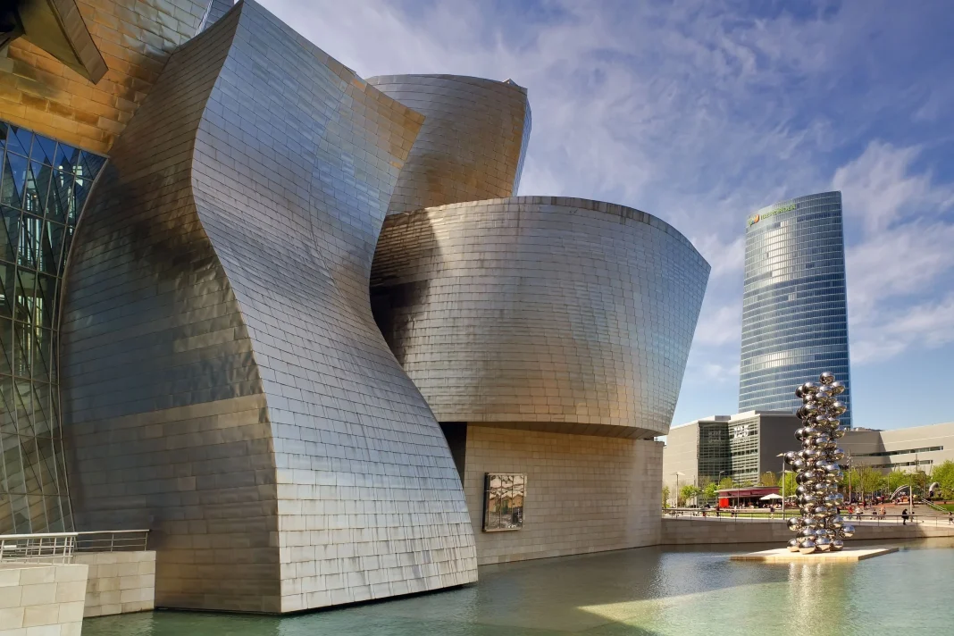 El Guggenheim Abu Dabi abre al público en la isla de Saadiyat tras 20 años El Guggenheim Abu Dabi abre al público en la isla de Saadiyat tras 20 años