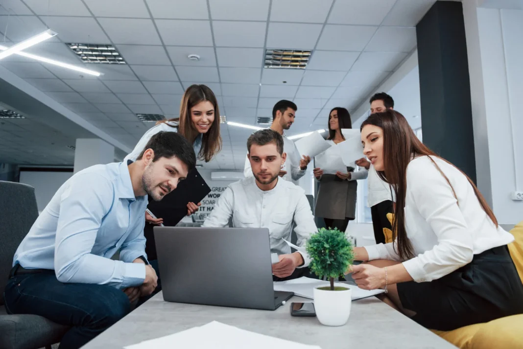 El mercado laboral Dubái deja fuera a los juniors: el caso del recién graduado en Business Economics El mercado laboral Dubái deja fuera a los juniors: el caso del recién graduado en Business Economics