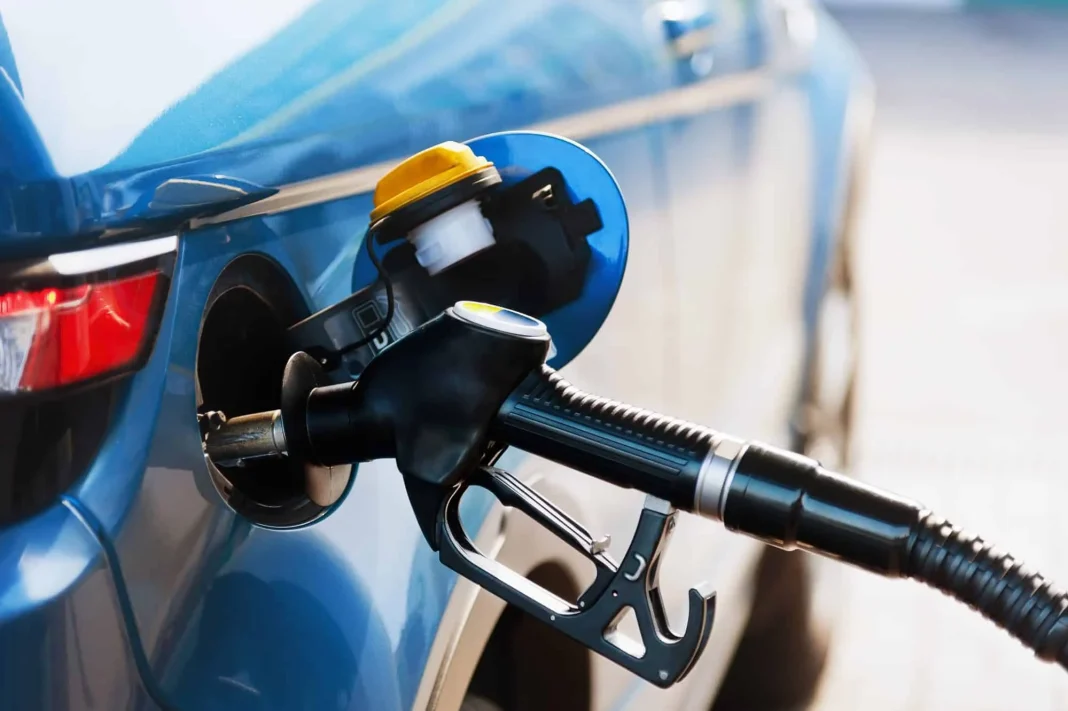 Precio de la gasolina en Emiratos: apunta a bajar tras caer el crudo un 5,7% Precio de la gasolina en Emiratos: apunta a bajar tras caer el crudo un 5,7%