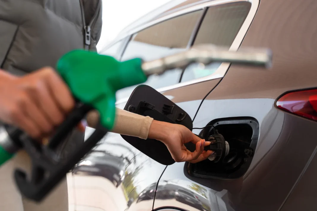 El precio gasolina Emiratos sube por el crudo: las petroleras elevan beneficios en el segundo trimestre de 2026 El precio gasolina Emiratos sube por el crudo: las petroleras elevan beneficios en el segundo trimestre de 2026