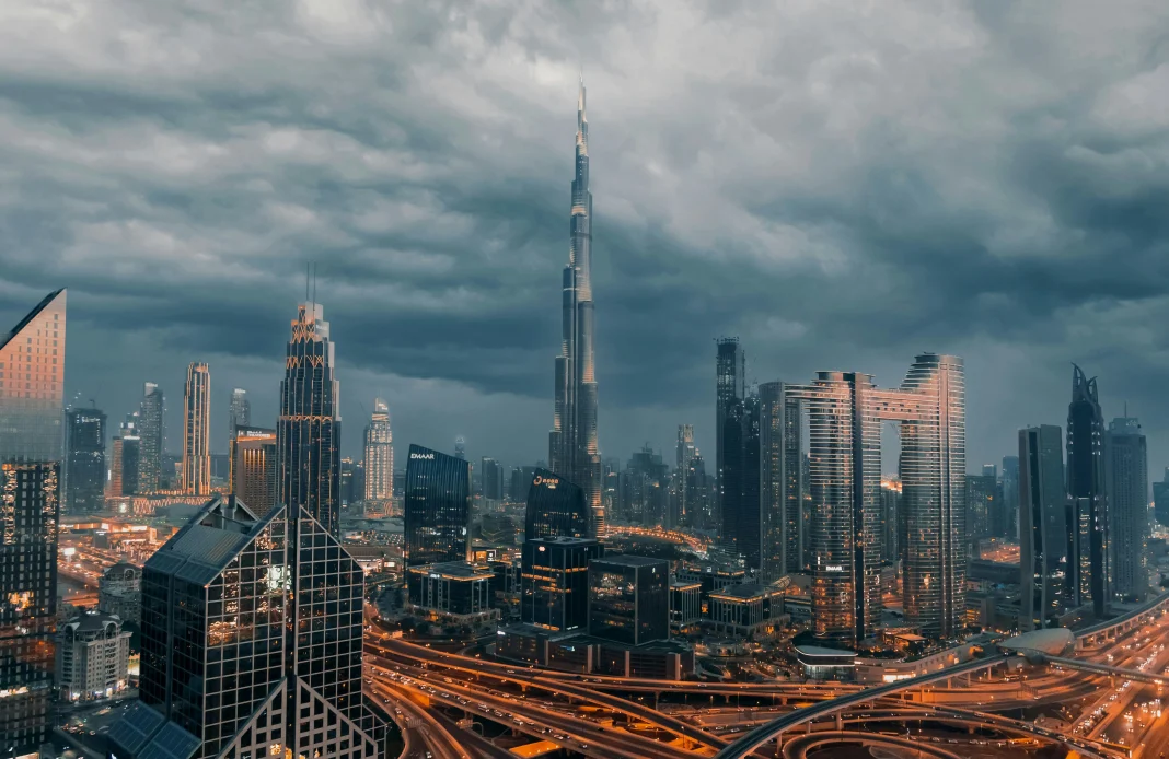 Así te preparas para la lluvia en Abu Dabi: alerta por granizo y viento hasta el viernes lluvia en Abu Dabi