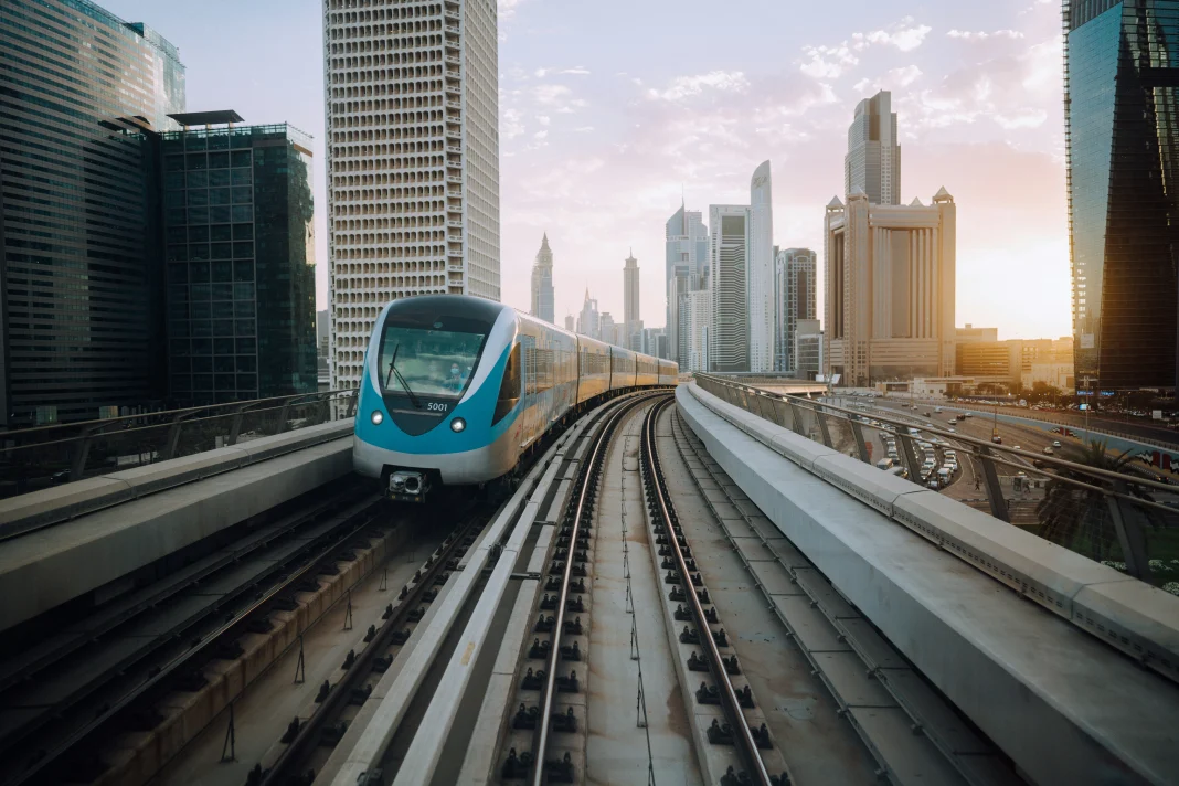Tren aeropuertos en Dubái: así será el exprés de 55 km con cinco estaciones Tren aeropuertos Dubái