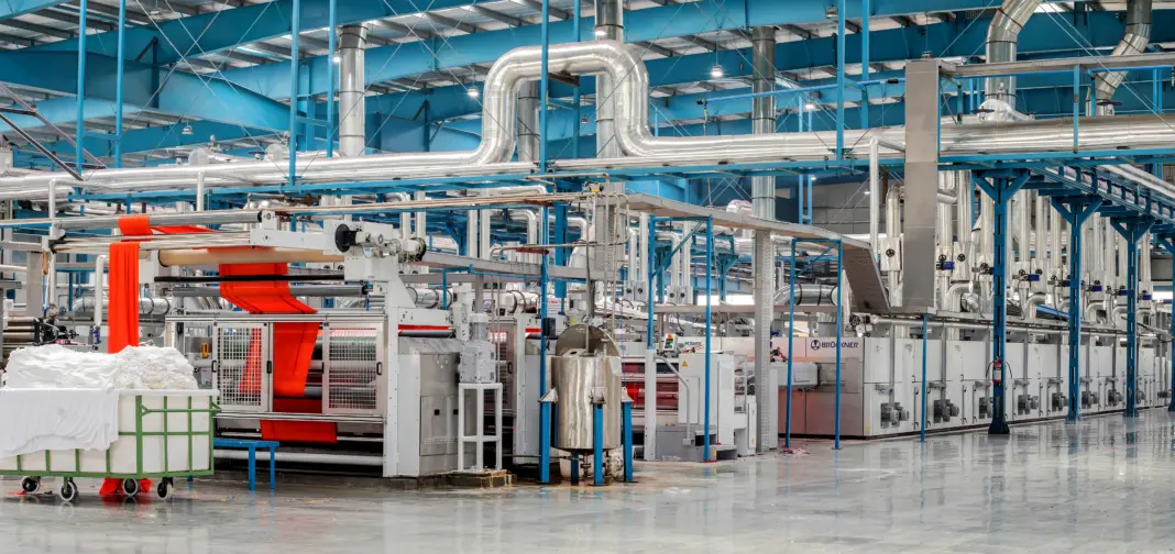 EAU lanza Factory Forward UAE: asesoría, formación y financiación para fábricas Factory Forward UAE