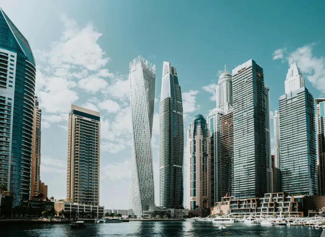 Dubái supera los 4,58 millones de habitantes y el mercado inmobiliario gira hacia las familias promotores inmobiliarios Dubái