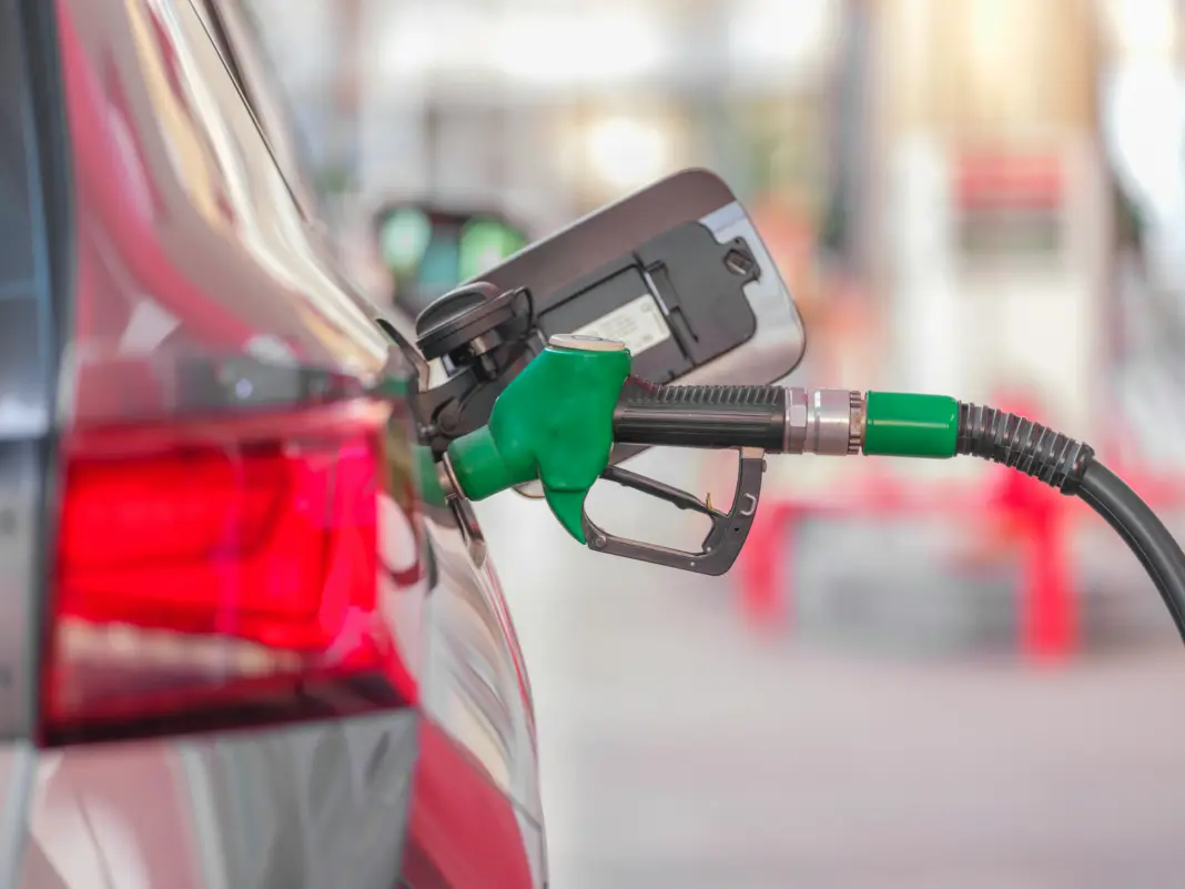 Guerra Ucrania inversiones: cómo afectaría la paz al petróleo, tu cartera y remesas desde Dubái diésel récord EE.UU.