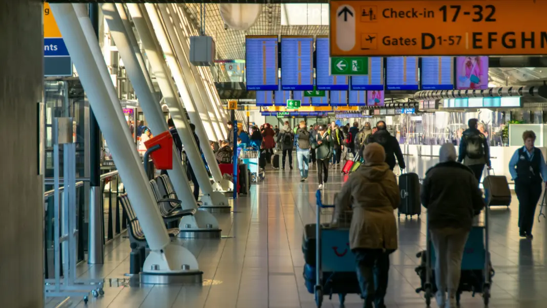 El salario de un ingeniero de software con IA en Dubái: 8.000 a 12.000 AED al mes global mobility UAE