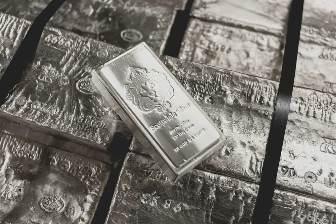 Tokenización de plata en Dubái: DMCC permite comprar participaciones fraccionadas de la mayor barra del mundo (1.971 kg) tokenización plata Dubái